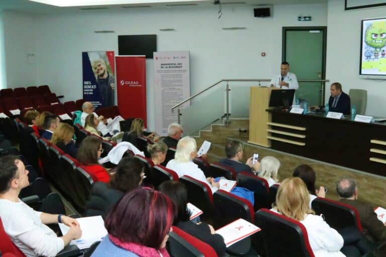 Eveniment medical cu prezentare și discuții în sala de conferințe.
